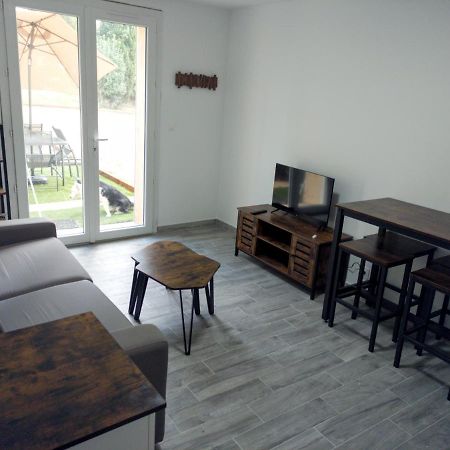 Offrez-Vous Un Sejour Dans Notre Studio T1 Bis A Entressen Une Grande Piscine Pour Se Rafraichir ,Un Espace De Jeux Pour Enfants Pour Des Heures De Divertissement Un Terrain De Petanque Pour Des Parties Endiablees Zewnętrze zdjęcie